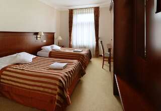 Отель Hotel uluBIOny Костшин Стандартный двухместный номер с 2 отдельными кроватями-2